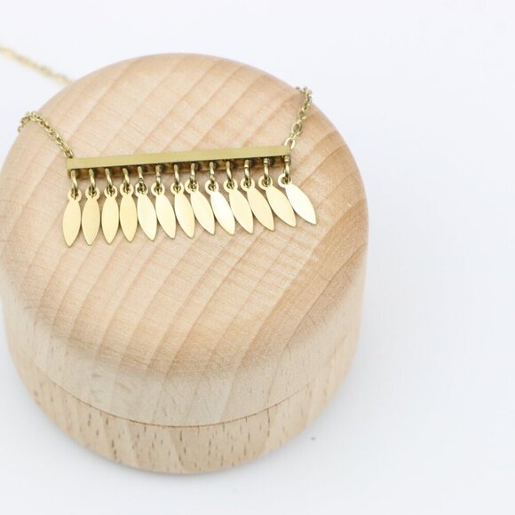 Minimalist Leaf Charm Yellow Necklace with Adjustable Gold Chain, XPNL0383 - Picture 6 of 13